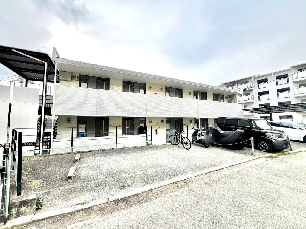 駐車場　建物東側