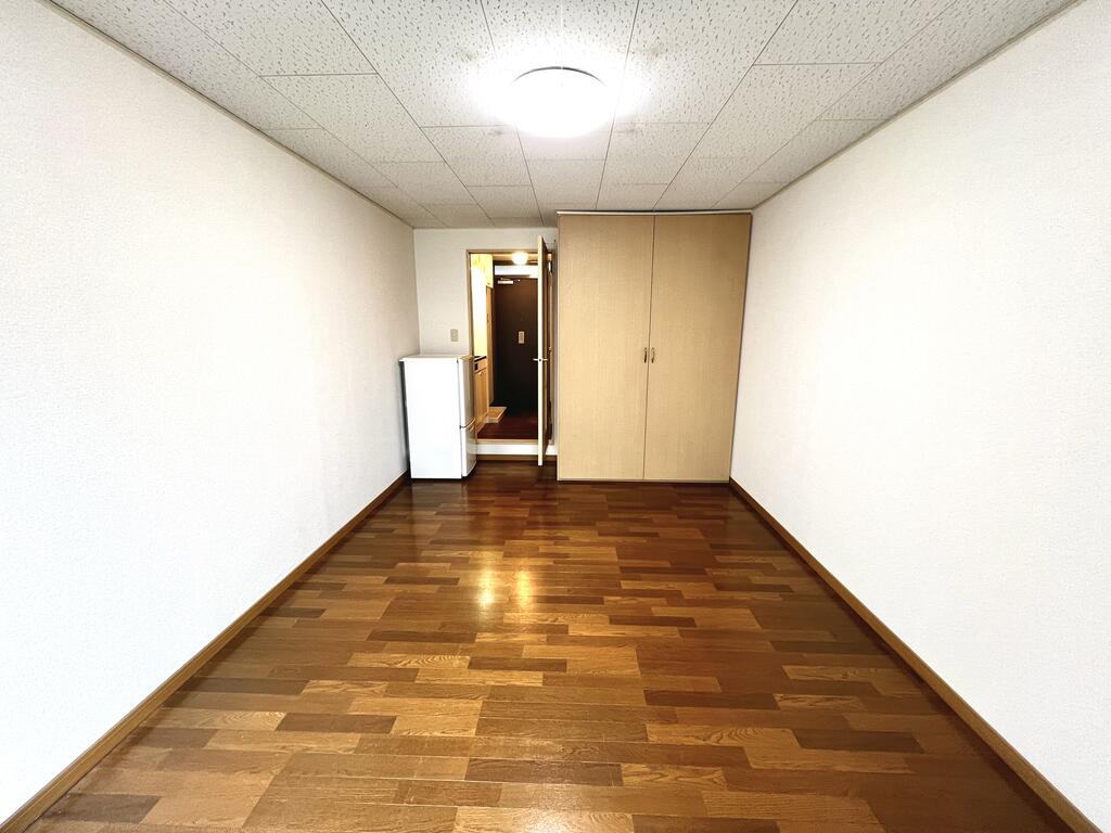 居室・リビング　洋室8帖 ※床の色が異なる場合があります