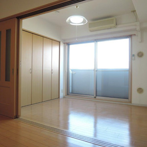 居室・リビング　居間です