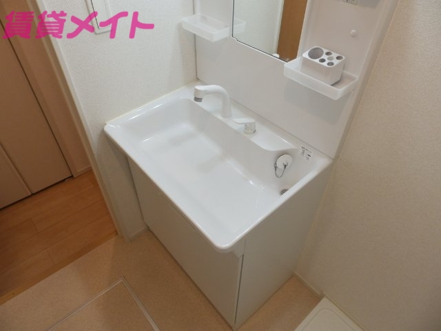 洗面設備　同型タイプのものです