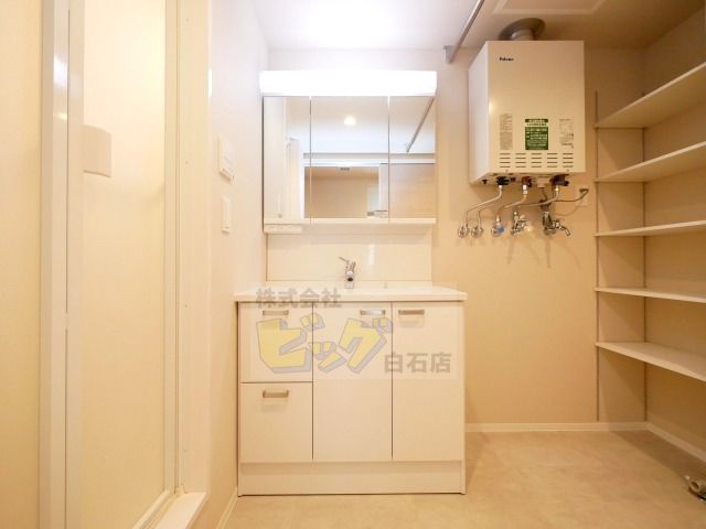 洗面設備　人気設備のシャンプードレッサーを完備しています♪