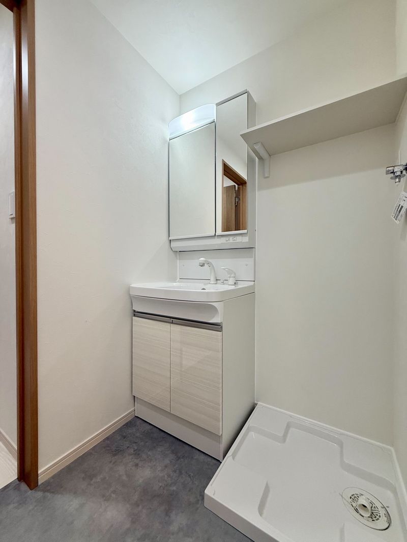 洗面設備　ゆったりとスペースのある洗面所