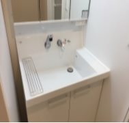 洗面設備　身支度に便利な独立洗面化粧台