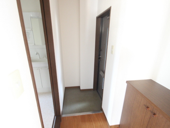 玄関　※別部屋の写真です