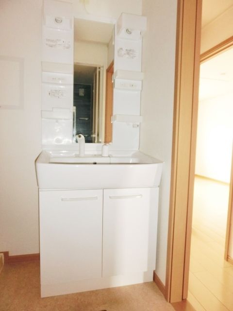洗面設備　朝の忙しい時に便利な洗髪化粧台