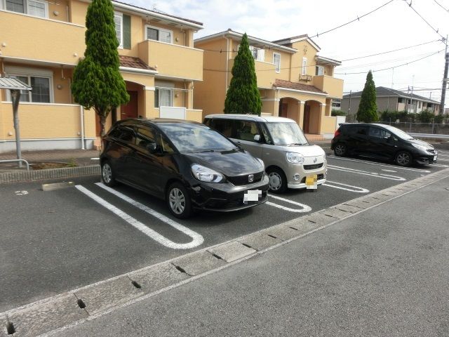 駐車場　敷地内駐車場有り