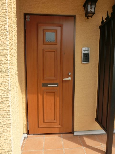 セキュリティ　インターフォン付きの玄関