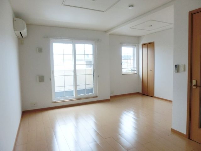 居室・リビング　エアコン・収納付きリビング