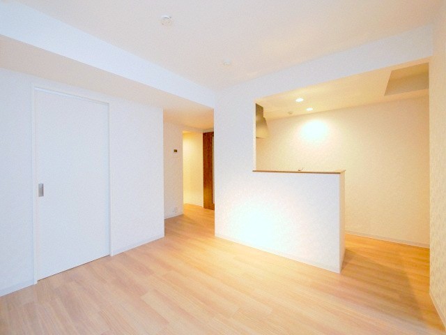 居室・リビング　明るい雰囲気で、気持ちの良いリビングです♪