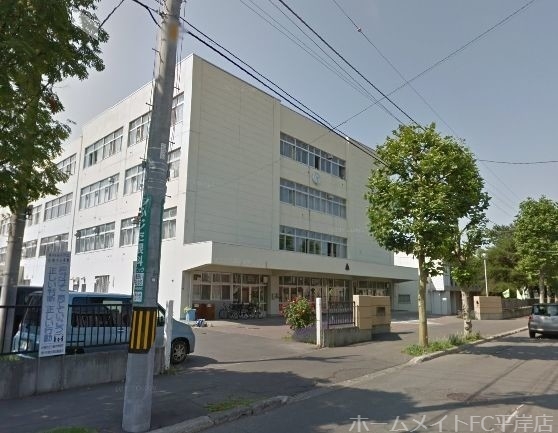 中学校　札幌市立日章中学校（中学校）まで253m