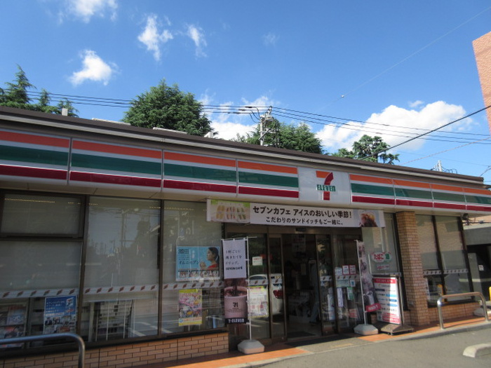 コンビニ　セブンイレブン三鷹富士見通り店（コンビニ）まで560m