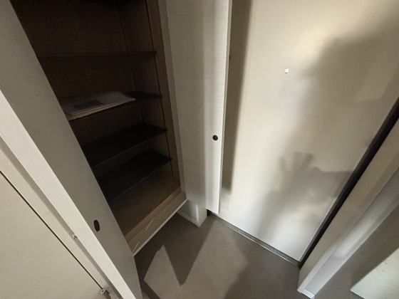 玄関　※別号室の写真です。