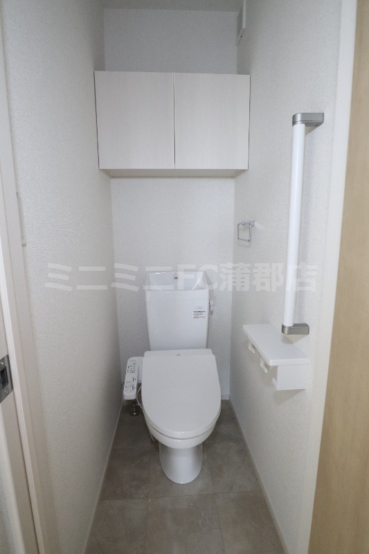 トイレ　温水洗浄便座付き