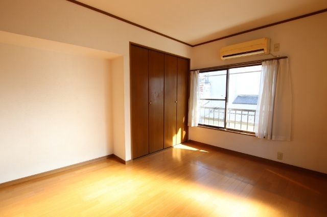 居室・リビング　別部屋写真（反転タイプ）