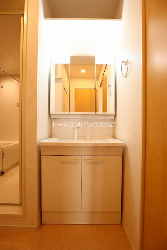 洗面設備　同型参考写真