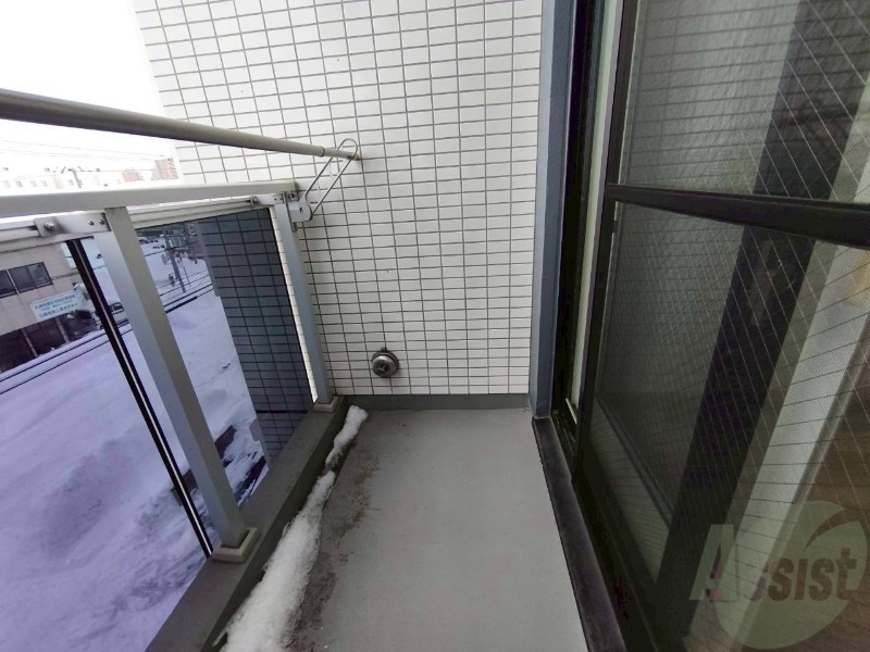 バルコニー　バルコニーは幅があり、広い印象を受けました。