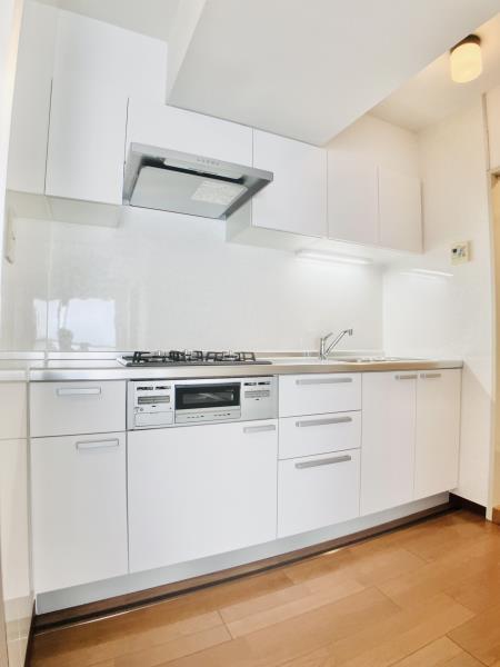 キッチン　コンパクトなキッチンで掃除もラクラク