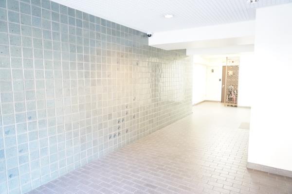 エントランス　落ち着いたエントランスです