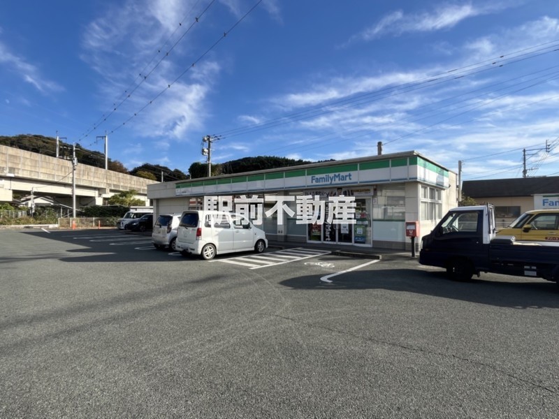 コンビニ　ファミリーマート玉名石貫店（コンビニ）まで800m