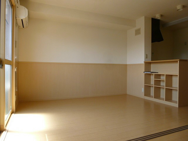 居室・リビング　写真は203号室です（参考）