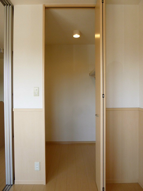 収納　写真は203号室です（参考）
