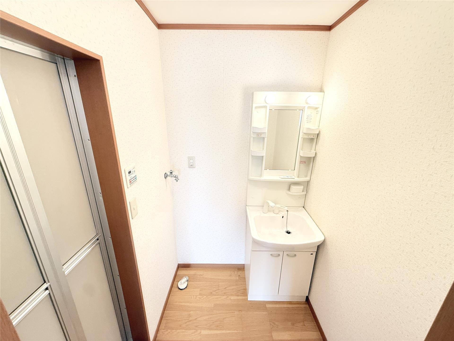 洗面設備　※別部屋写真。現状優先。