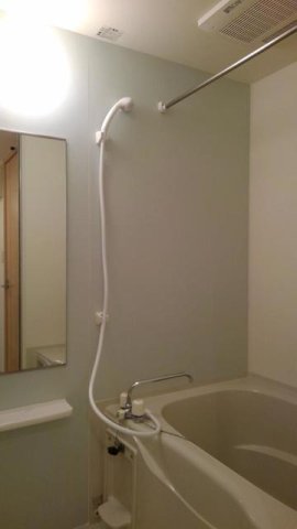 バス・シャワールーム　落ち着いた空間のお風呂です