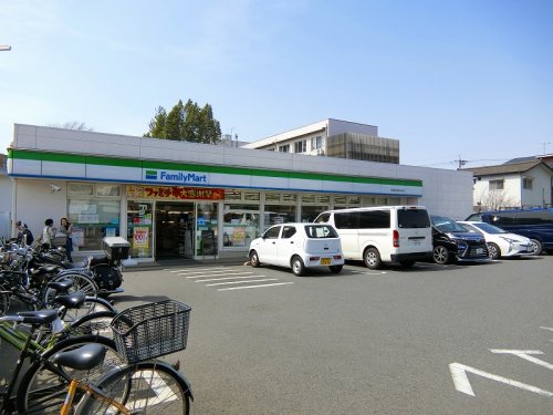コンビニ　ファミリーマート 東京医科歯科大学店（コンビニ）まで1299m