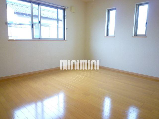 居室・リビング　２面採光のお部屋です