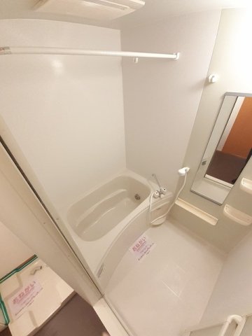 バス・シャワールーム　コンパクトで使いやすいお風呂です