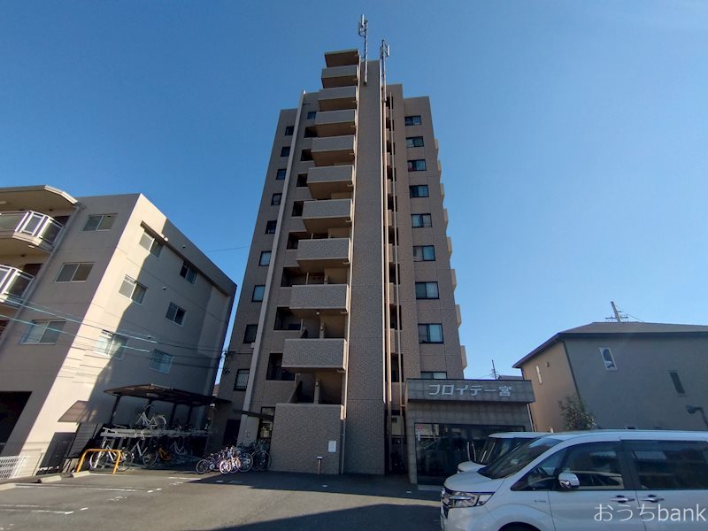建物外観　周辺施設が充実したマンションです。