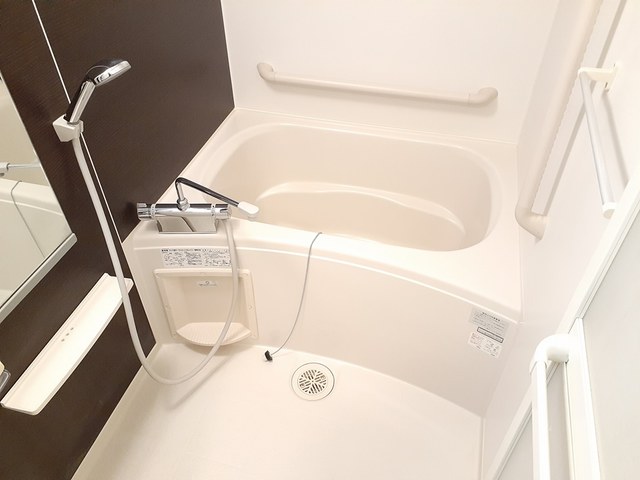 バス・シャワールーム　浴室乾燥機付きで便利！