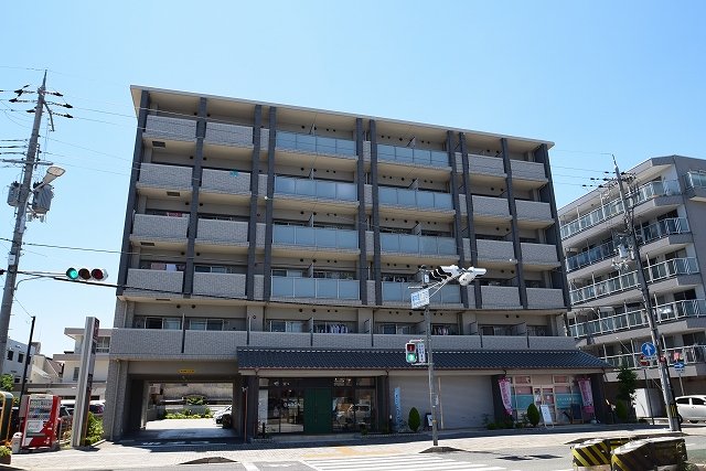 建物外観　安心のオートロック付き♪