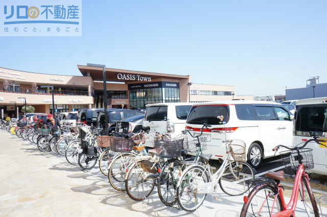 ショッピングセンター　ユニクロオアシスタウン伊丹鴻池店（ショッピングセンター）まで727m