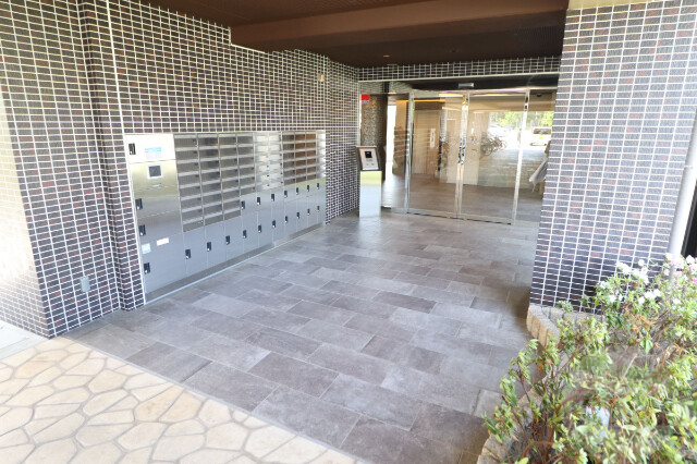 エントランス　オートロック付きで安心