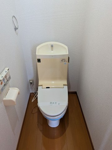 トイレ　嬉しい温水洗浄便座付き♪