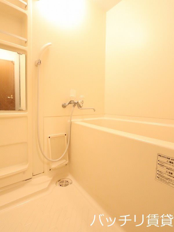 バス・シャワールーム　別号室タイプの為、現状を優先します