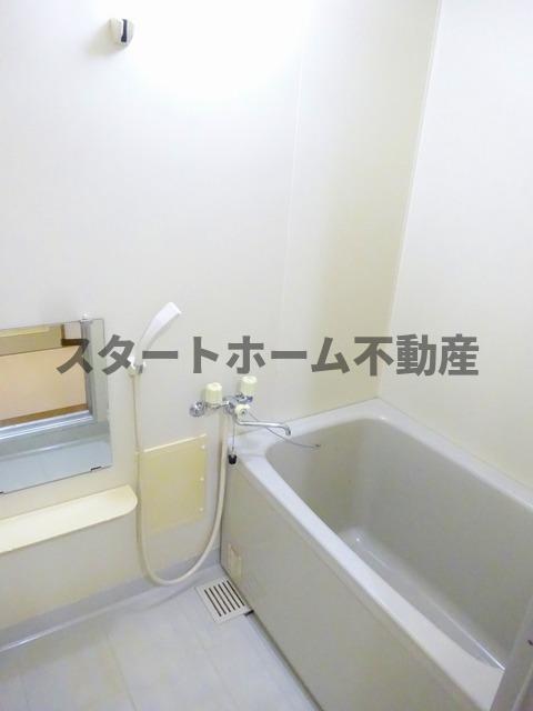 バス・シャワールーム　コンパクトで使いやすいお風呂です