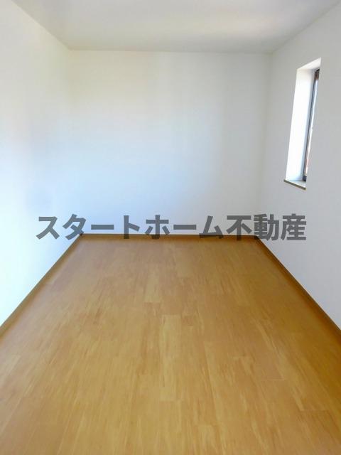 その他部屋・スペース　落ち着いて過ごせるお部屋なので、寝室にいかがでしょうか