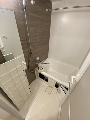 バス・シャワールーム　落ち着いた空間のお風呂です