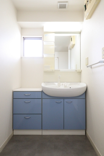 洗面設備　同物件別号室参考写真です。現状優先になります。