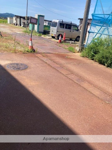 その他　前面道路（その他）まで0m