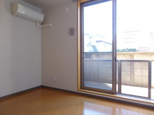 居室・リビング　明るい室内