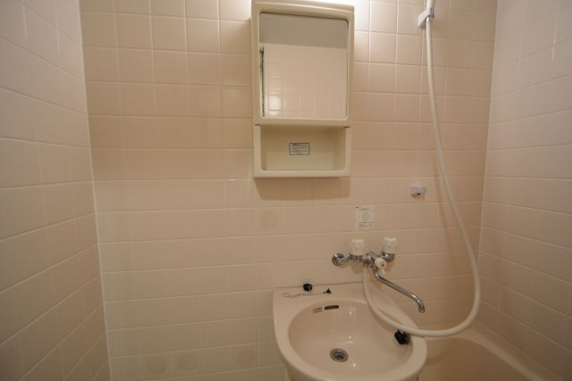 洗面設備　浴室内に洗面台付き！