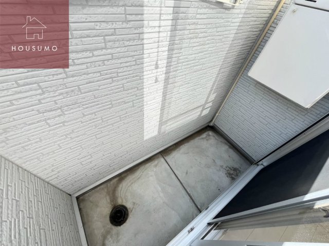 バルコニー　外からの目が気にならないバルコニーで洗濯物が干せます