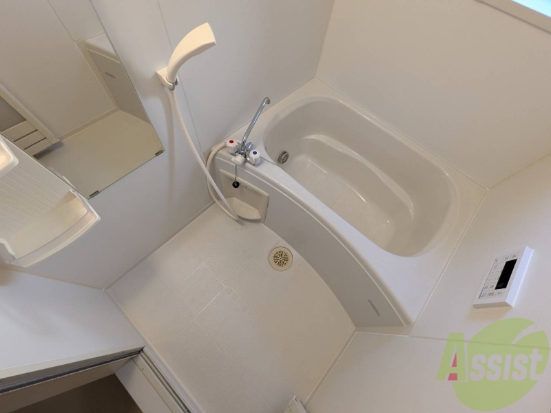 バス・シャワールーム　お風呂は追い炊きも付いてゆっくり入りたくなりますね。