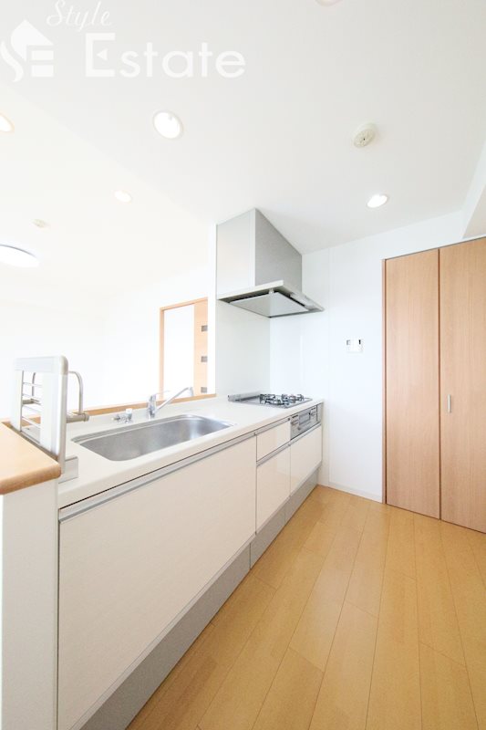 キッチン　システムキッチン　ガスコンロ3口付