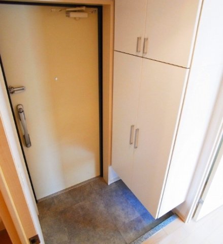 玄関　※別部屋参考写真