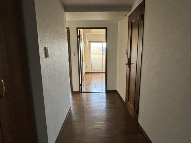 玄関　同物件別号室の写真です。