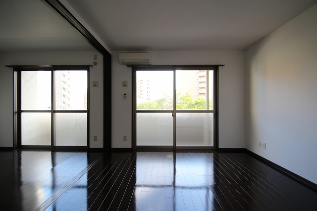 居室・リビング　同物件別号室の写真です。